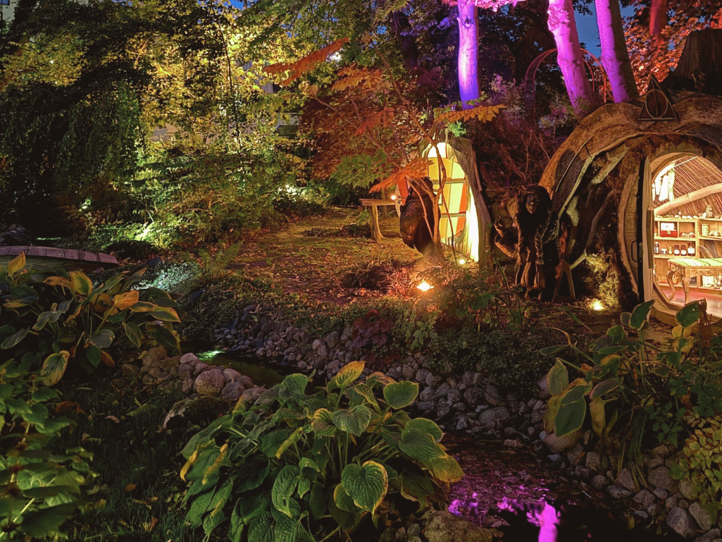 The Alchemist´s Garden Experience by night - garden with magic light